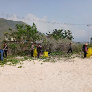 Semangat Gotong Royong di Pantai Pengantap: Peringati Hari Pahlawan