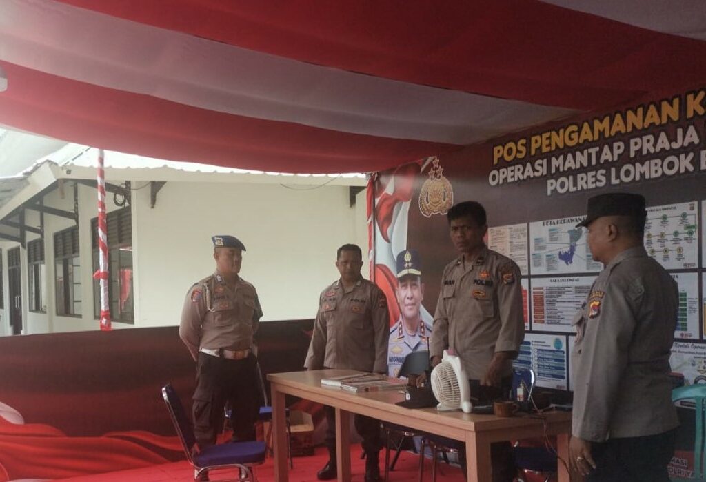 Pengecekan Kesiapsiagaan Anggota Polri di Pos Pam KPU Lombok Barat