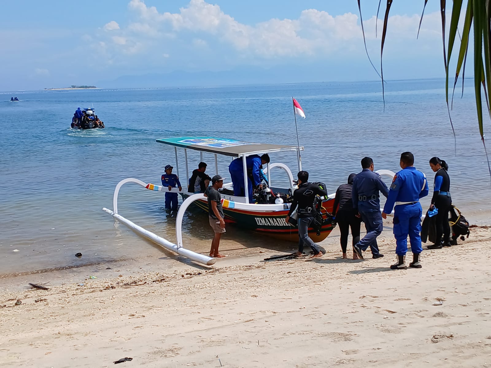 Perayaan HUT Polairud: Penanaman Terumbu Karang di Pantai Elak-elak