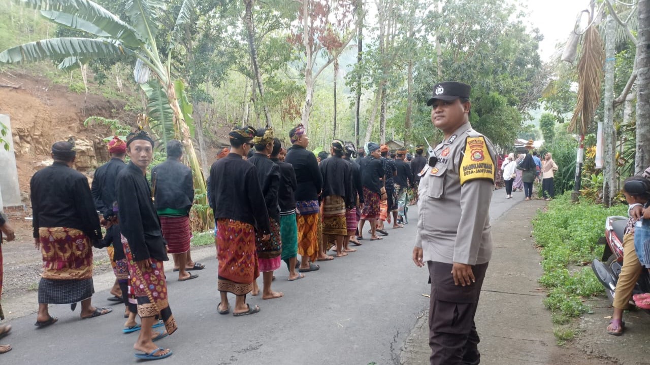 Meriahnya Tradisi Nyongkolan Lombok Barat dengan Pengamanan Polsek Lembar