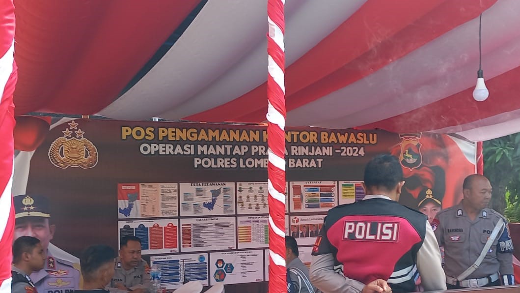 Patroli Kepolisian di BAWASLU Lombok Barat Amankan Pemilukada 2024