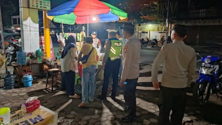 Polsek Kediri Ajak Warga Ciptakan Keamanan Pasca Pilkada Lewat Patroli Malam