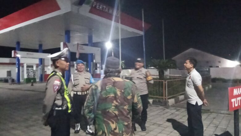 KRYD Polsek Sekotong: Patroli Malam Jaga Keamanan SPBU Empol