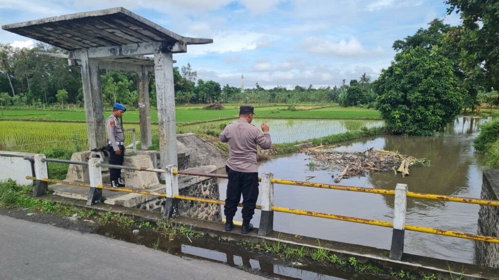 Polisi Siaga Banjir, Patroli Intensif Pantau Debit Air di Kediri