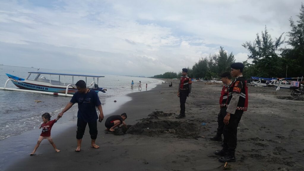 Pantai Cemara Lembar Dijaga Ketat Patroli Polisi Ciptakan Wisata Aman & Nyaman