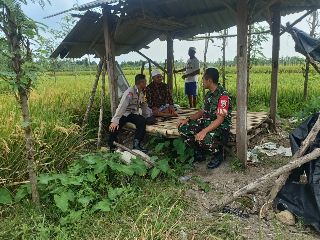 Babussalam Mandiri Pangan: Bhabinkamtibmas dan Babinsa Edukasi Warga Pentingnya Bertani