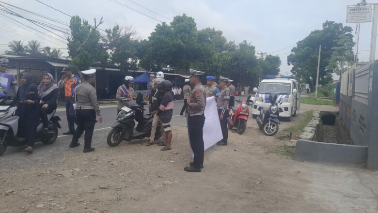 Tertib Lalu Lintas, Dapat Sayur! Operasi Keselamatan Rinjani 2025 di Lombok Barat