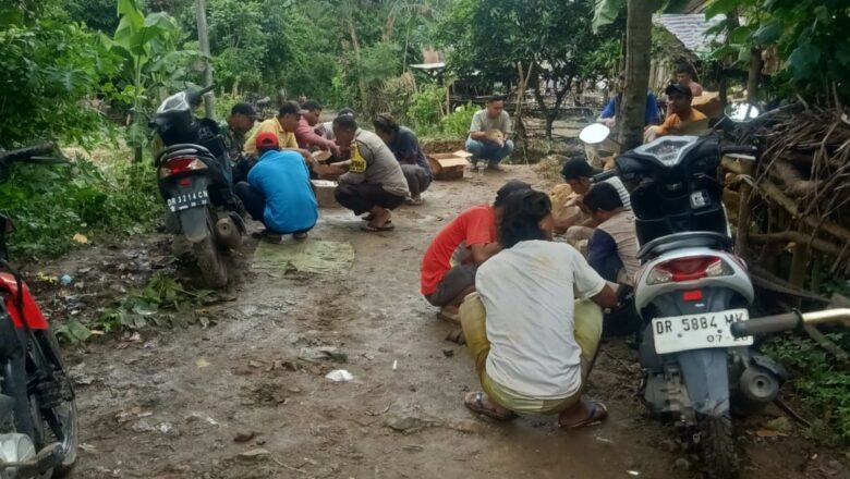 Hujan Deras Putuskan Jalan, TNI-Polri Sigap Bangun Jalan Darurat di Sekotong