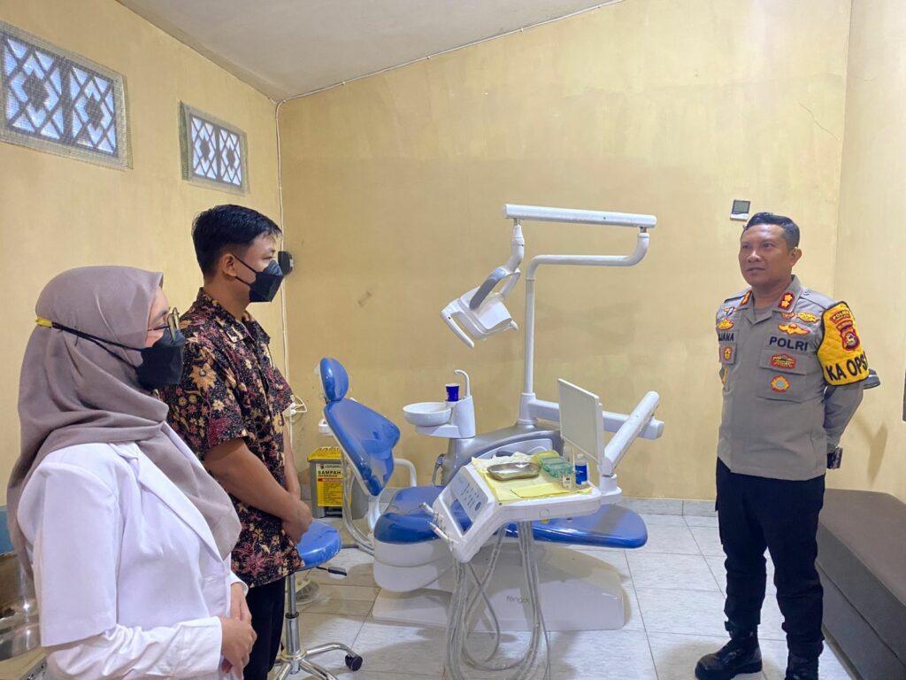 Kapolres Uji Coba Poli Gigi Baru di Polres Lombok Barat