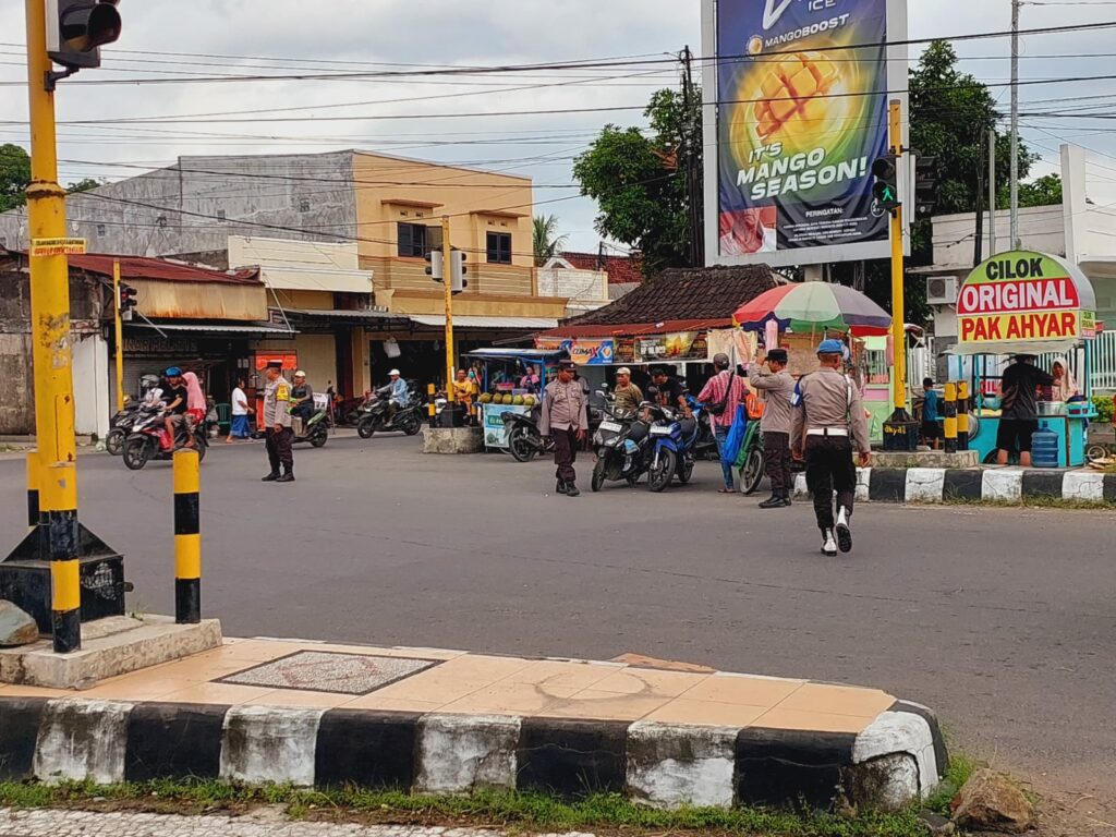 Aksi Sigap Polsek Gerung Amankan Ngabuburit di Titik Rawan