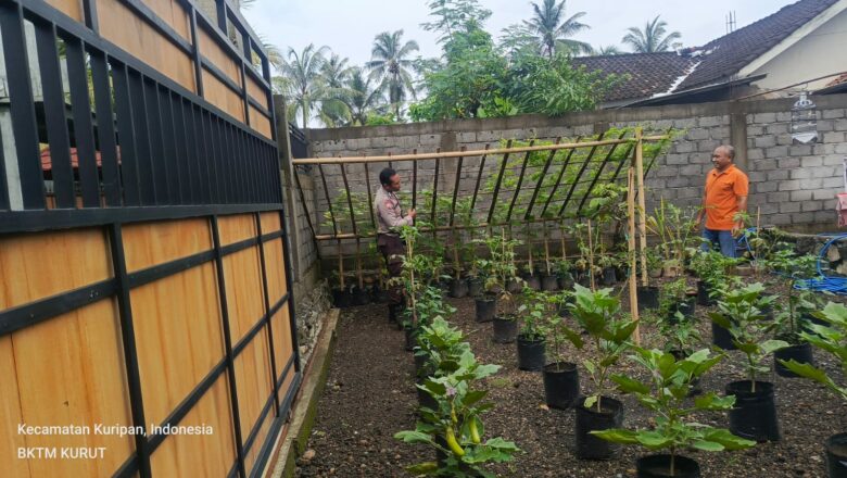 Bhabinkamtibmas Kuripan Ajak Warga Manfaatkan Polybag untuk Berkebun