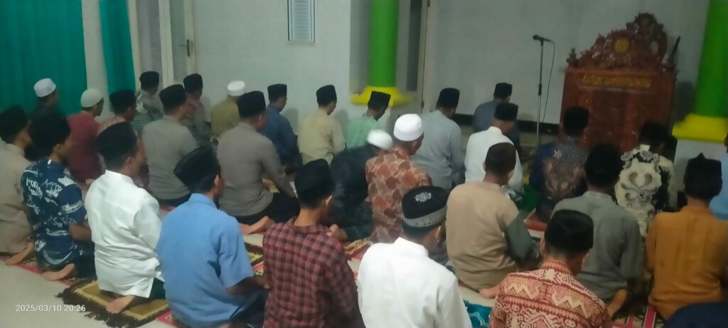 Hangatnya Kebersamaan! Kapolsek Kediri Tarawih Keliling di Mamunggu