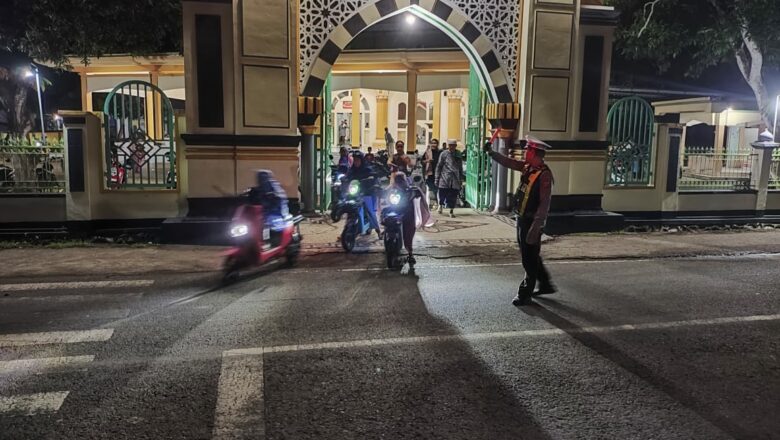 Ibadah Nyaman, Polsek Sekotong Atur Lalu Lintas di Masjid