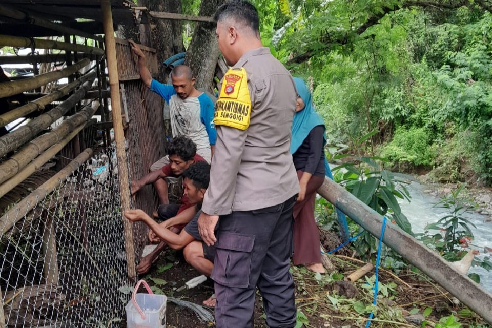 Dari Beternak ke Berkebun: Polisi Ini Ubah Mindset Warga demi Ketahanan Pangan