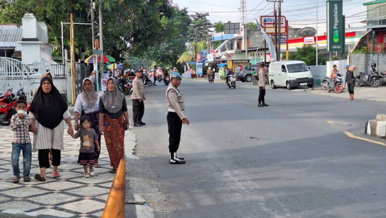 Rawan Sore di Gerung: Polisi Jaga Keamanan Saat Ngabuburit