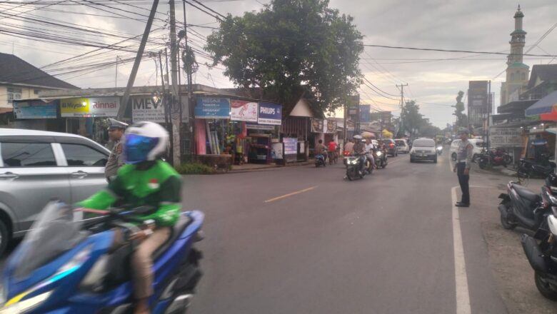 Aman dan Lancar! Polisi Kawal Ngabuburit di Senggigi