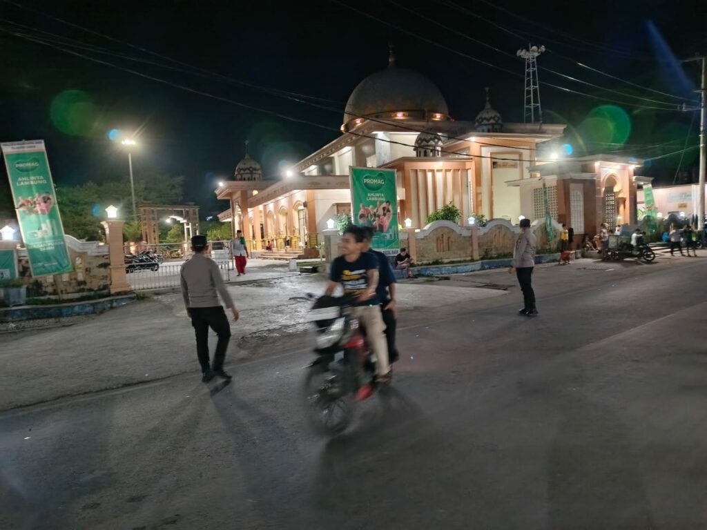 Ramadhan Aman: Polsek Lembar Kawal Sholat Tarawih