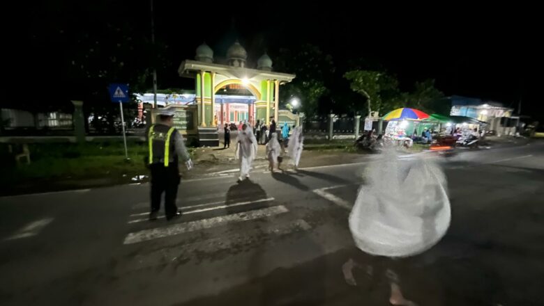 Ibadah Tarawih di Sekotong Dijaga Ketat, Begini Suasananya