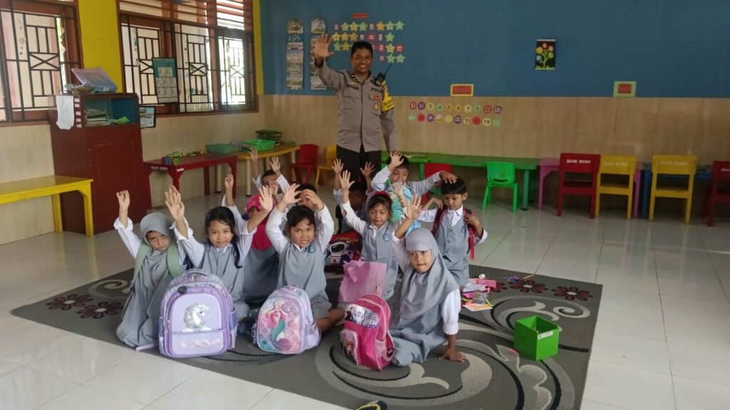 Program Makan Bergizi Gratis: Polisi Pastikan Anak-Anak Lombok Barat Sehat