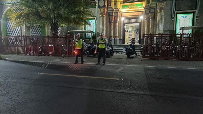 Ibadah Tarawih di Batulayar Berlangsung Lancar, Polisi Siaga