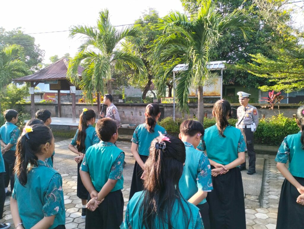 Serunya Pocil di Lombok Barat, Anak SD Dilatih Tertib Lalu Lintas!