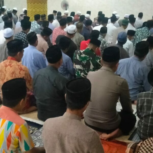Polsek Kediri Tarawih Bersama Warga, Pererat Silaturahmi di Bulan Ramadhan