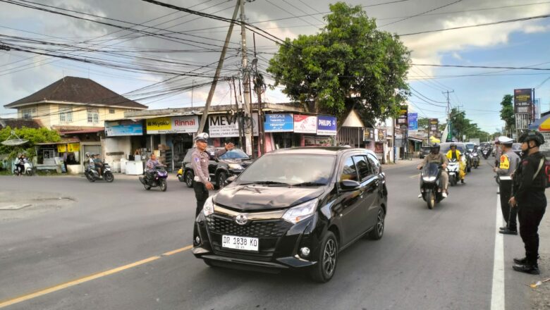 Antisipasi Macet, Polisi Kawal Arus Wisata ke Senggigi