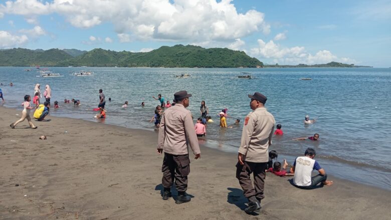 Patroli KRYD Polsek Lembar di Pantai Cemara: Menjaga Keamanan Wisatawan