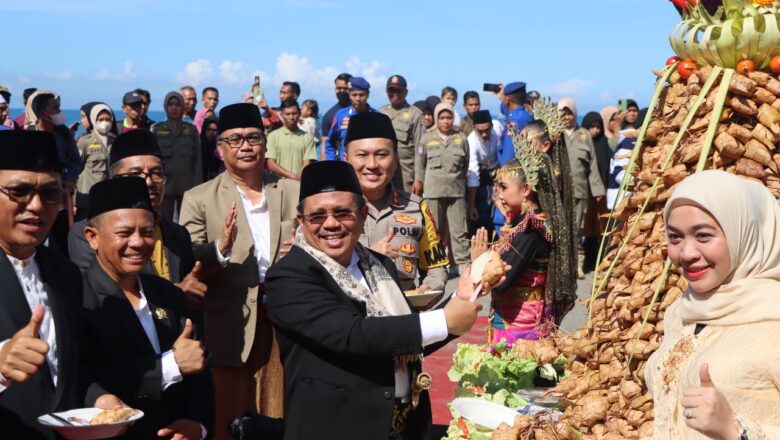 Pengamanan Optimal Polres Lombok Barat Sukseskan Lebaran Topat 2025