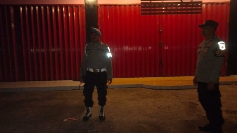 Polsek Kuripan Laksanakan Patroli Malam, Jaga Keamanan di Dusun Padat Penduduk