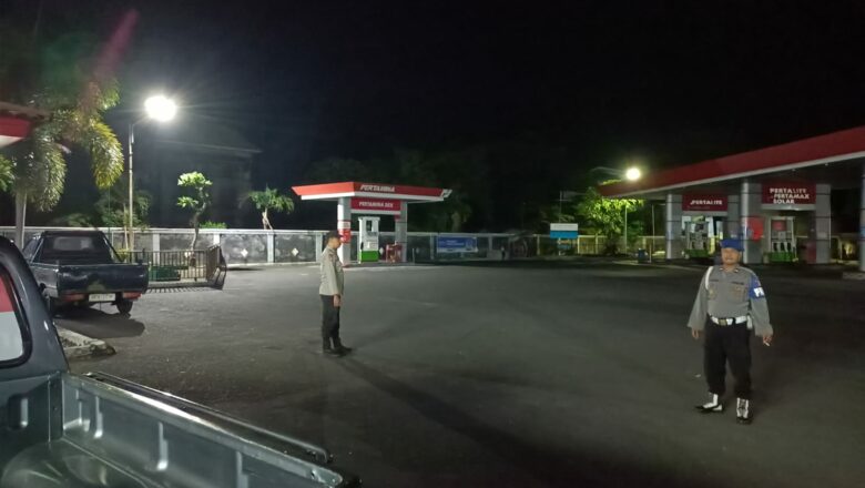 Patroli Malam Polsek Batulayar: Menjaga Keamanan Warga di Tengah Ancaman Kejahatan