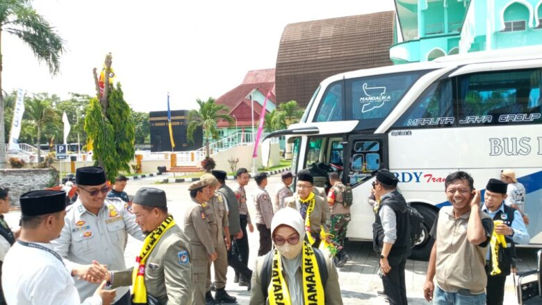 393 Calon Jamaah Haji Kloter 003 Tiba di Asrama Haji Lombok