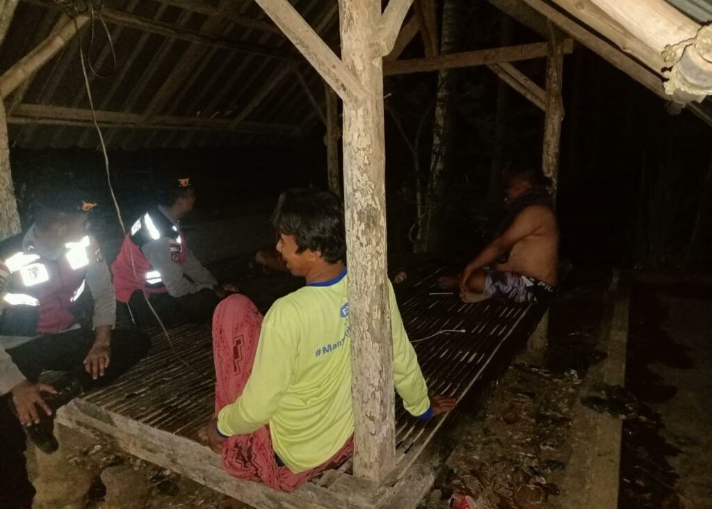 Polsek Sekotong Perkuat Kamtibmas Lewat Patroli Tokoh Masyarakat