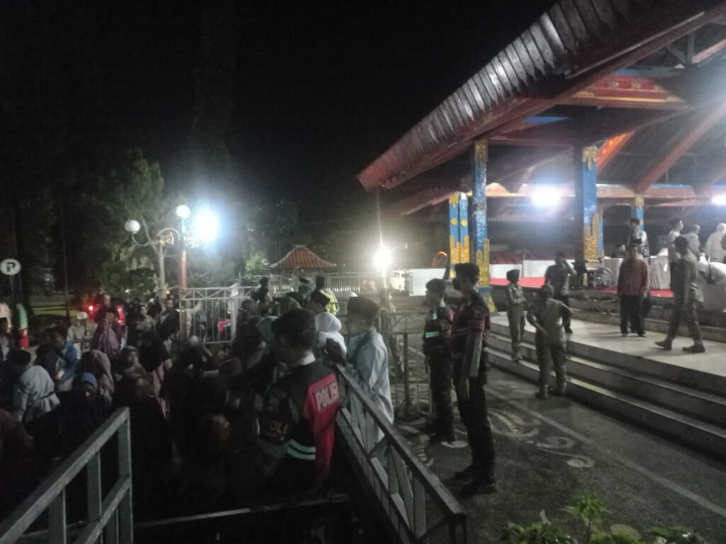 Polres Lombok Barat Kawal Ketat Keberangkatan 393 Calon Haji ke Asrama Haji