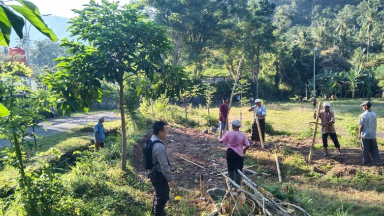 Bhabinkamtibmas Desa Batulayar Barat Sosialisasikan Ketahanan Pangan kepada Warga
