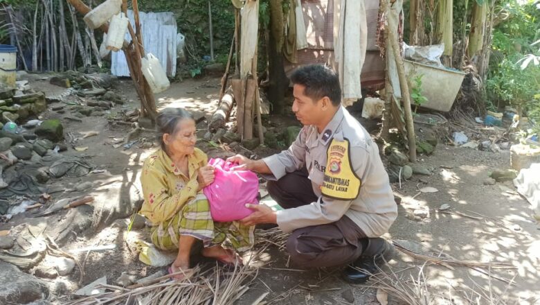 Bhabinkamtibmas Batulayar Peduli: Pemberian Bantuan Nutrisi untuk Lansia