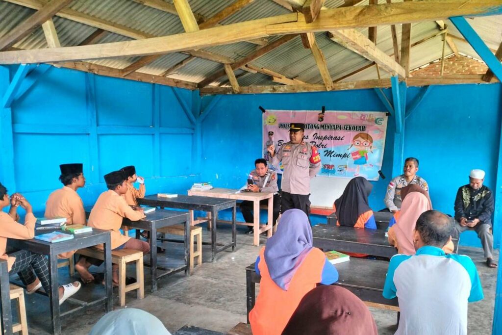 Polsek Sekotong Gelar ‘Polsek Menyapa Sekolah
