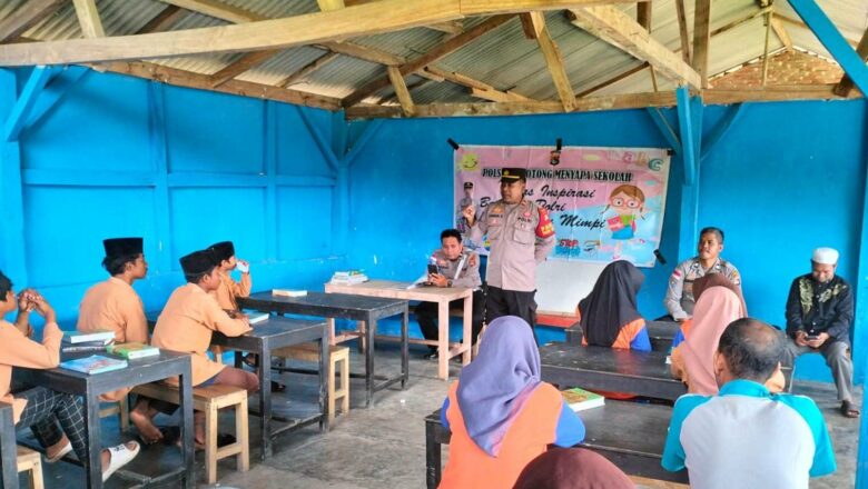 Polisi Masuk Sekolah: Program Inovatif Polsek Sekotong di Sekotong