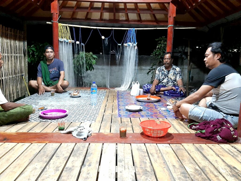Polisi Sambangi Warga Ronda, Jaga Kamtibmas di Lombok Barat