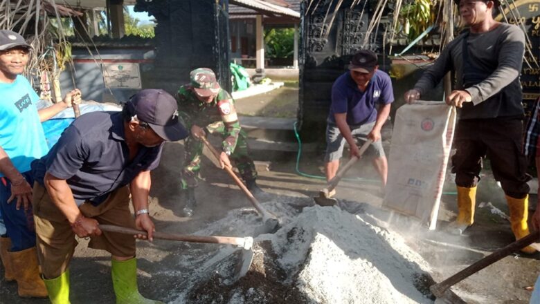 Babinsa dan Warga Selelos Kompak Jaga Tempat Ibadah