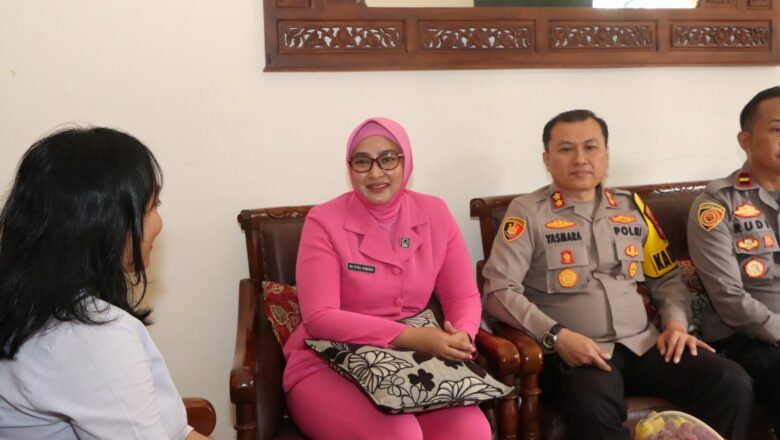 Silaturahmi Hari Bhayangkara, Polres Lombok Barat Sambangi Warakawuri Labuapi