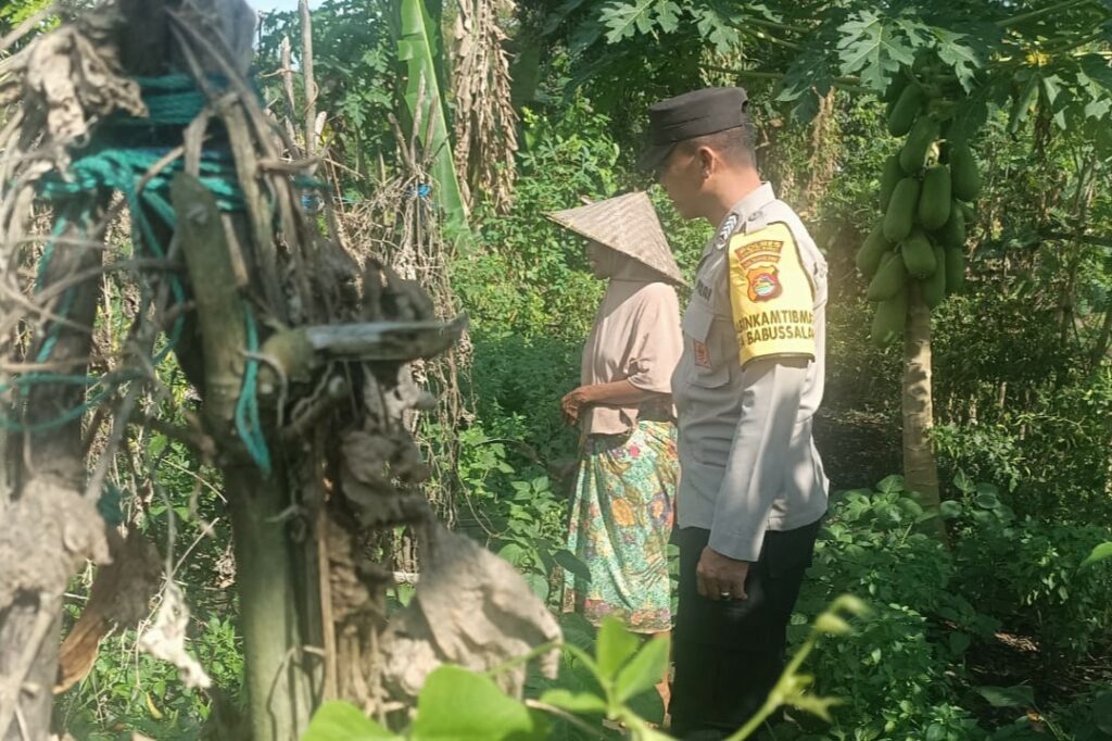 Bhabinkamtibmas Babussalam Gencarkan Ketahanan Pangan di Lombok Barat