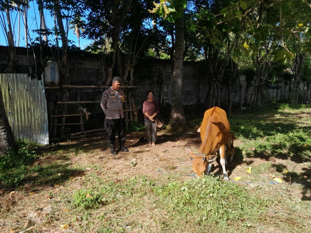 Bhabinkamtibmas Aktif Edukasi Pertanian di Desa Senggigi
