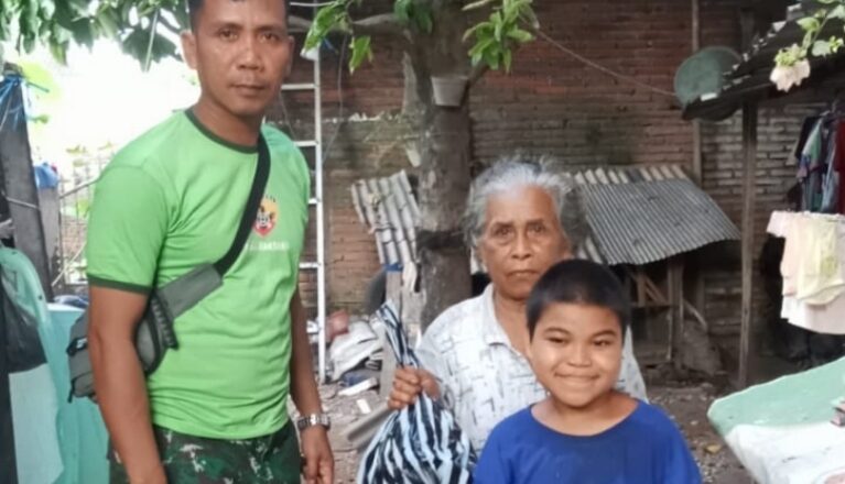 Peduli Sesama, Kodim 1606/Mataram Salurkan Daging Kurban hingga ke Anak Yatim