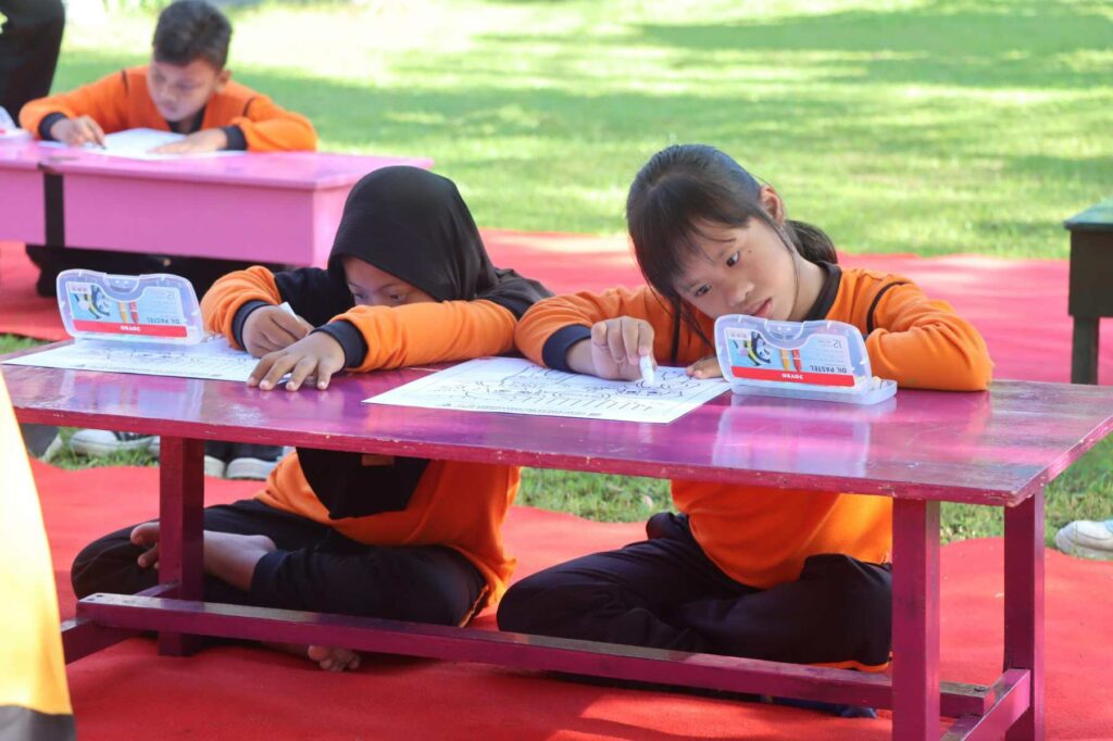 Mewarnai Semangat Bhayangkara di SLBN 2 Lombok Barat