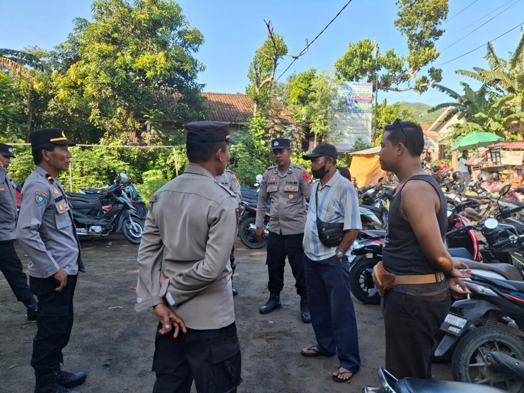 Polres Lombok Barat Gelar Penyuluhan Kamtibmas di Pasar Kuripan
