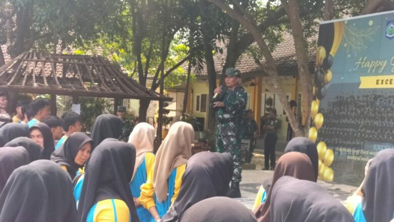 Kodim 1606 Mataram Bina Karakter Siswa SMKN 7