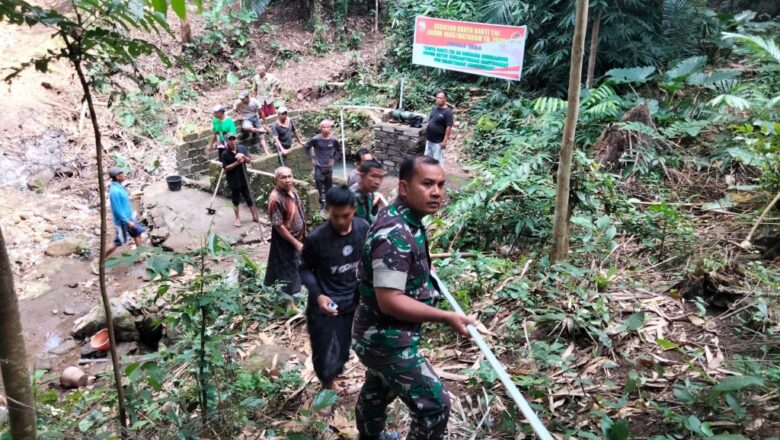 Gotong Royong Warga dan TNI Wujudkan Akses Air Bersih di Dusun Muhajirin