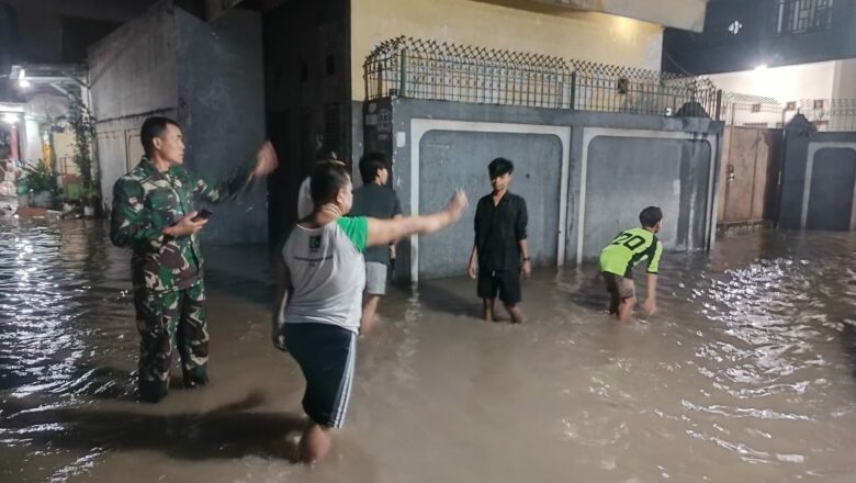 Sinergi TNI-Polri dan BPBD Tanggulangi Banjir Mataram dan Lombok Barat.