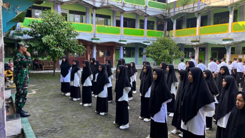 Tumbuhkan Cinta Tanah Air, Babinsa Hadir di Pesantren